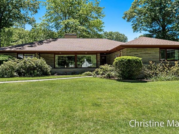 1913 Crestwood Lane, Muskegon, MI 49441
