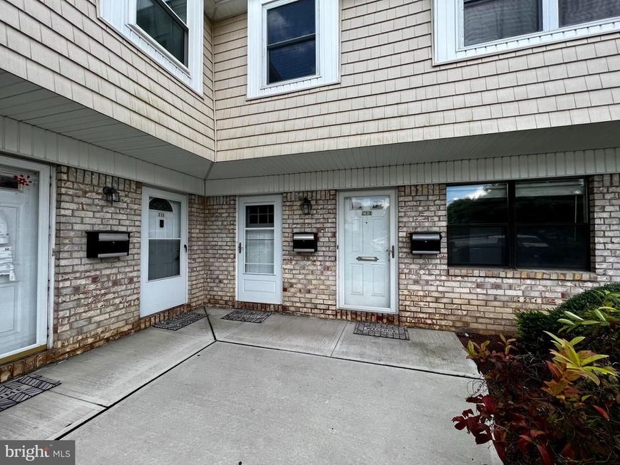 211 Silver Court , Hamilton, NJ 08690 Main Photo