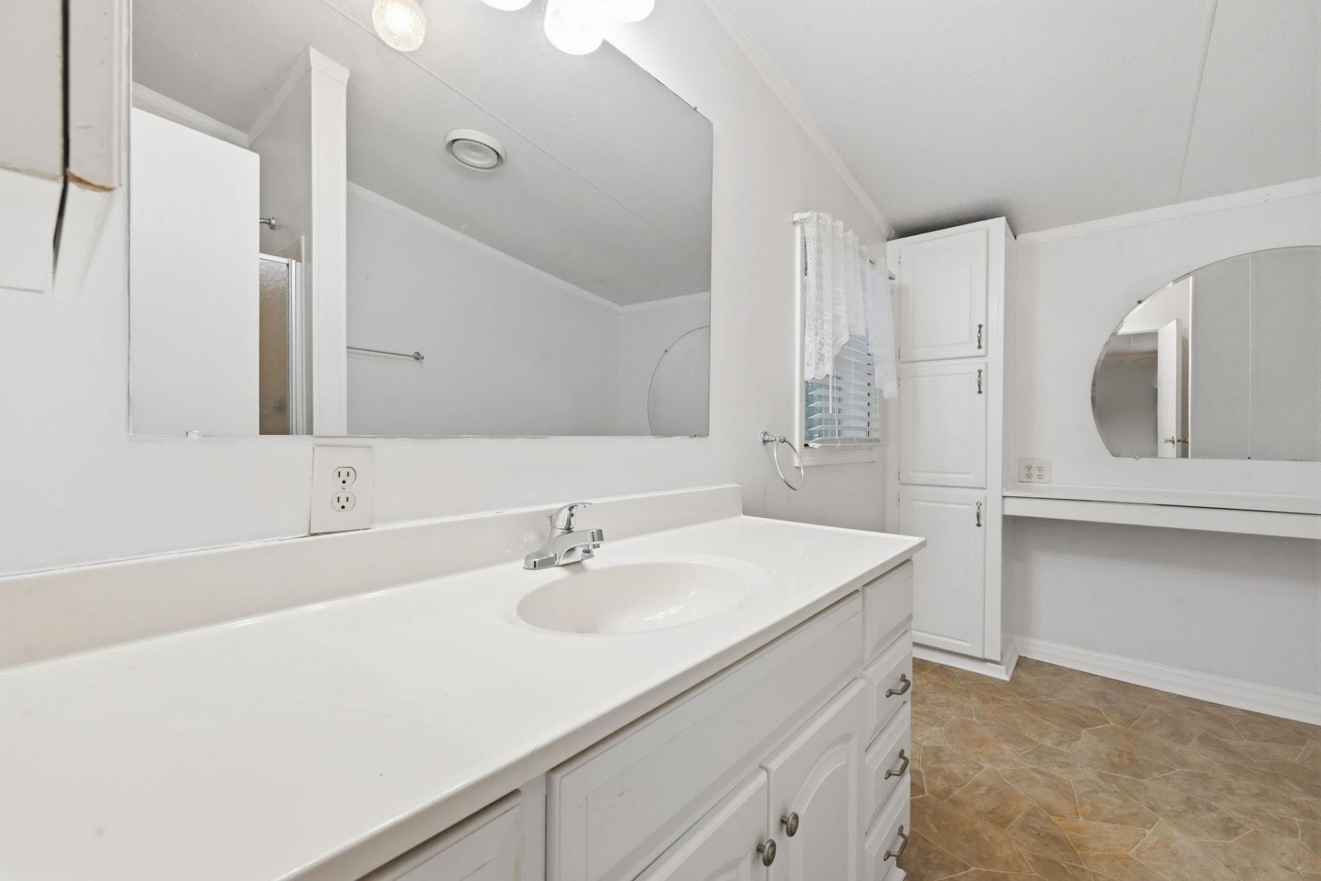 8011 Mclamb Dr. Photo 10