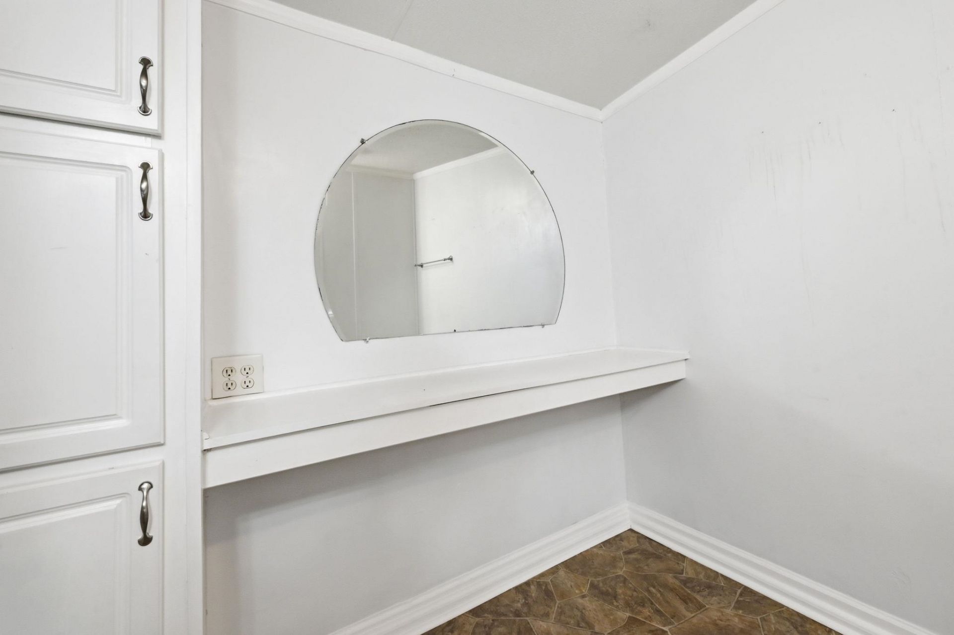8011 Mclamb Dr. Photo 11