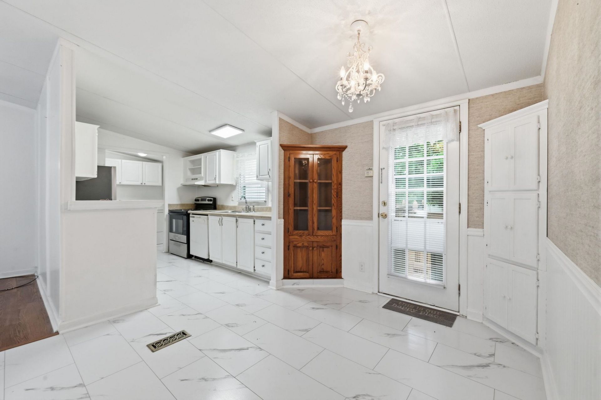 8011 Mclamb Dr. Photo 14