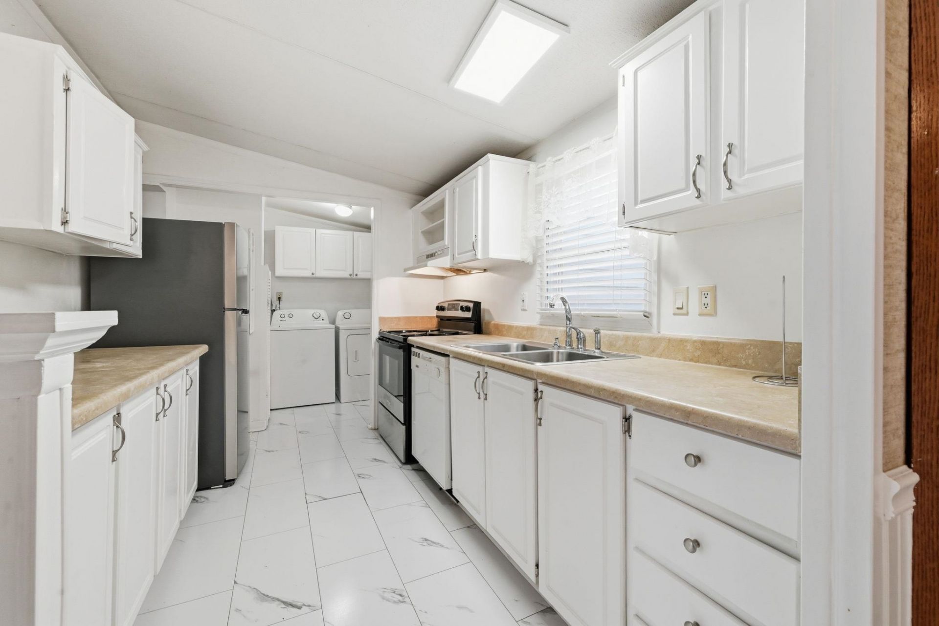 8011 Mclamb Dr. Photo 15