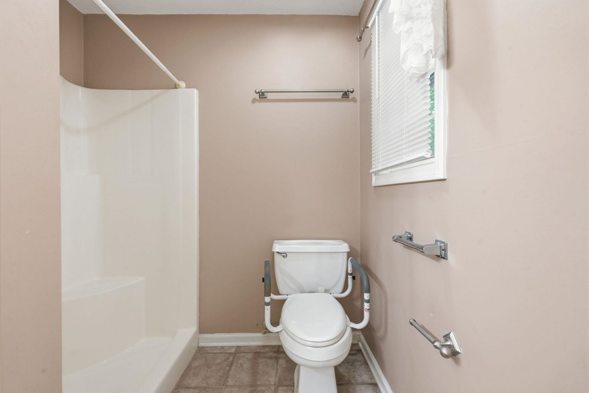 8011 Mclamb Dr. Photo 32