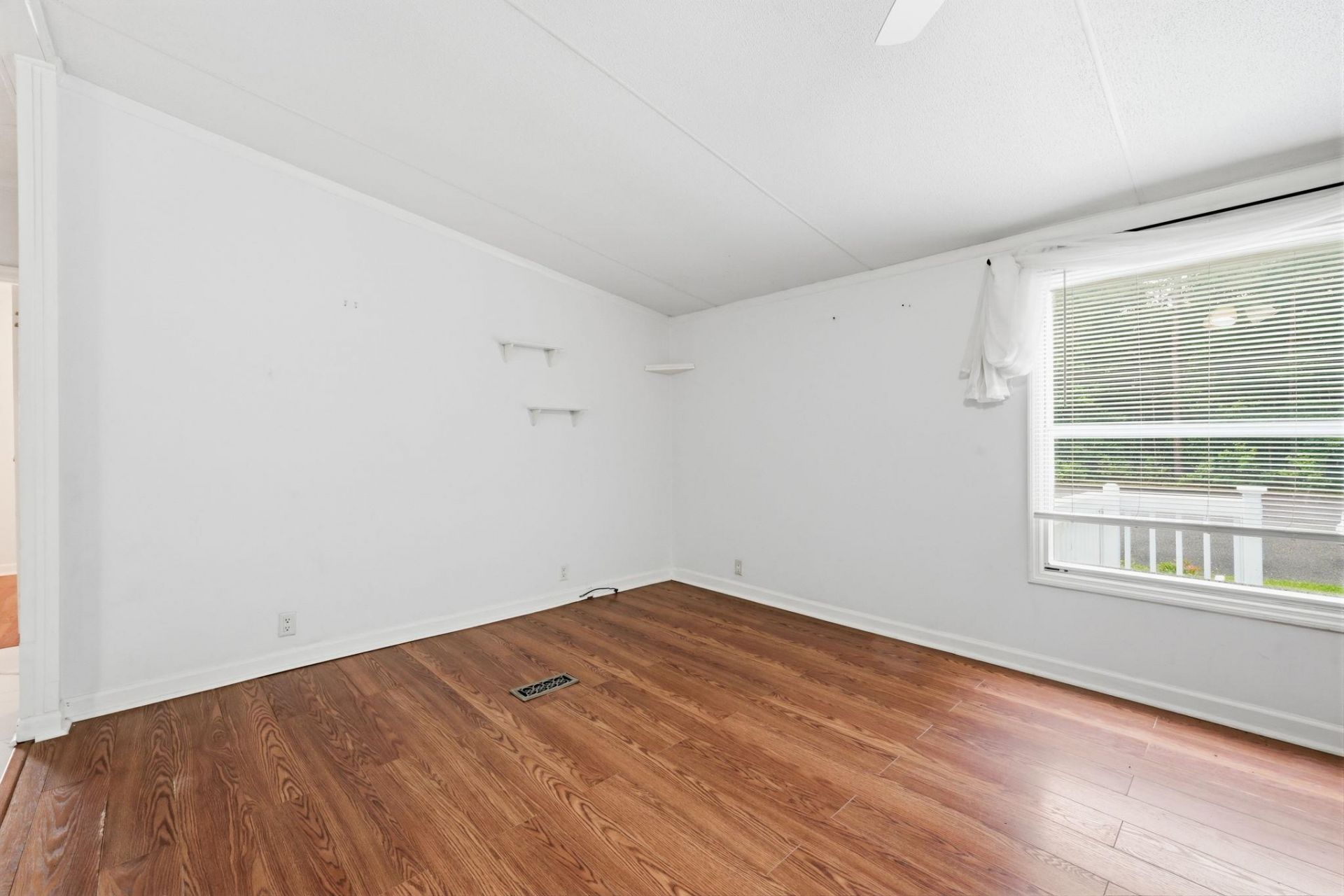 8011 Mclamb Dr. Photo 4