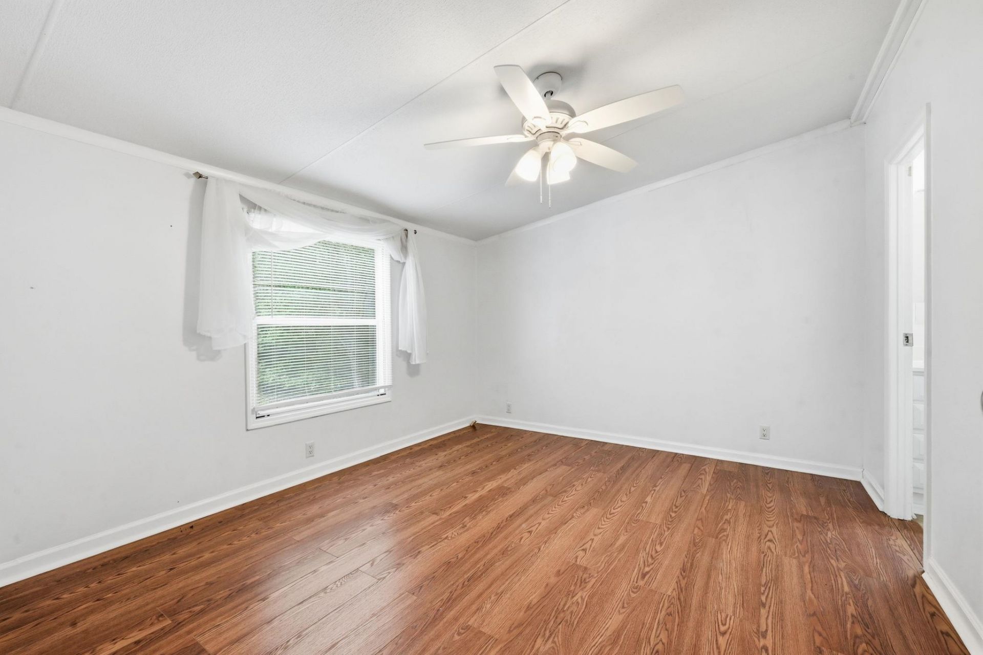8011 Mclamb Dr. Photo 7
