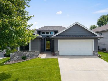 15463 Ogden Circle, Omaha, NE 68116