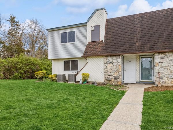 48 Pointe Cir S , Coram, NY 11727