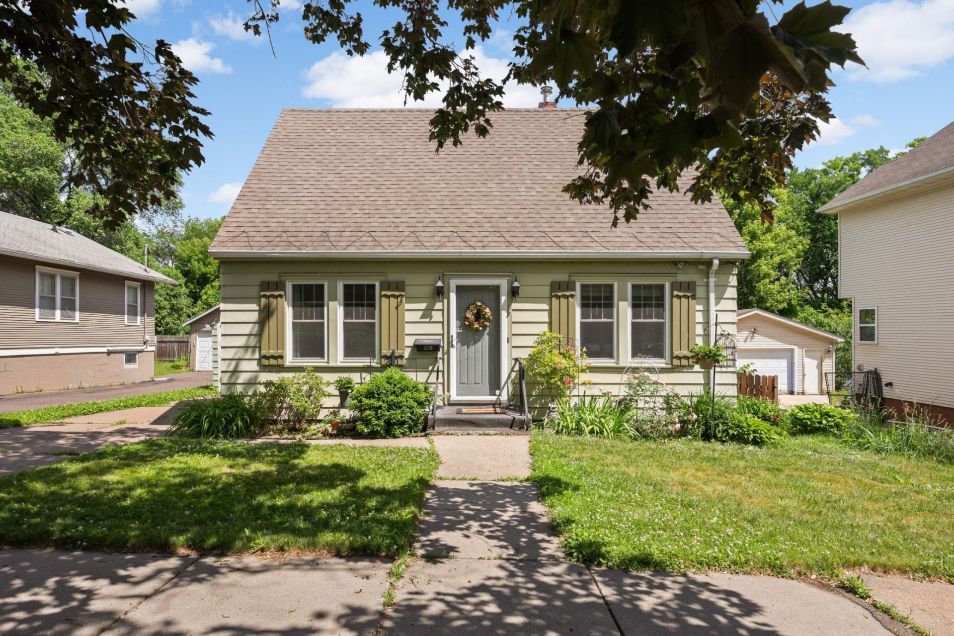 209 Robie Street W Saint Paul, MN 55107