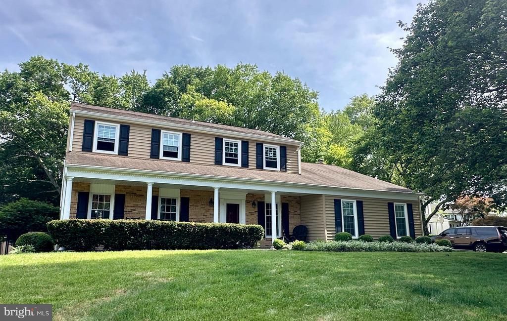 817 STARK CIRCLE, YARDLEY, PA 19067