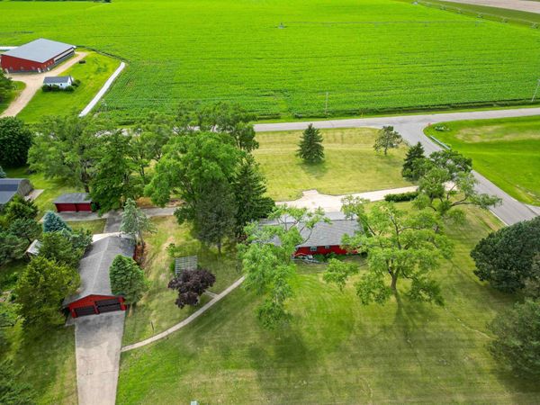2410 E Oregon Trail, Janesville, WI 53546