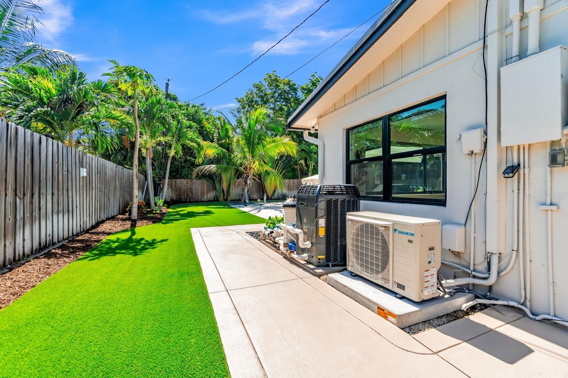 300 SE 8th Avenue, Deerfield Beach, FL 33441 Photo