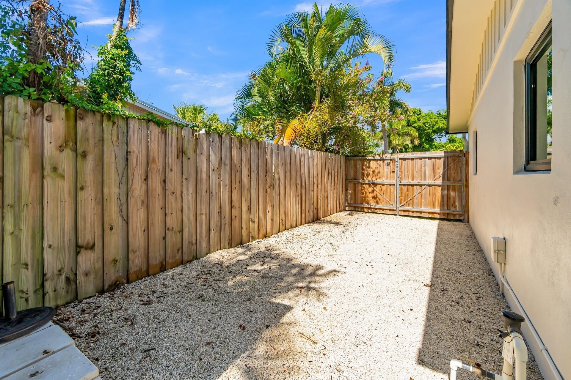 300 SE 8th Avenue, Deerfield Beach, FL 33441 Photo