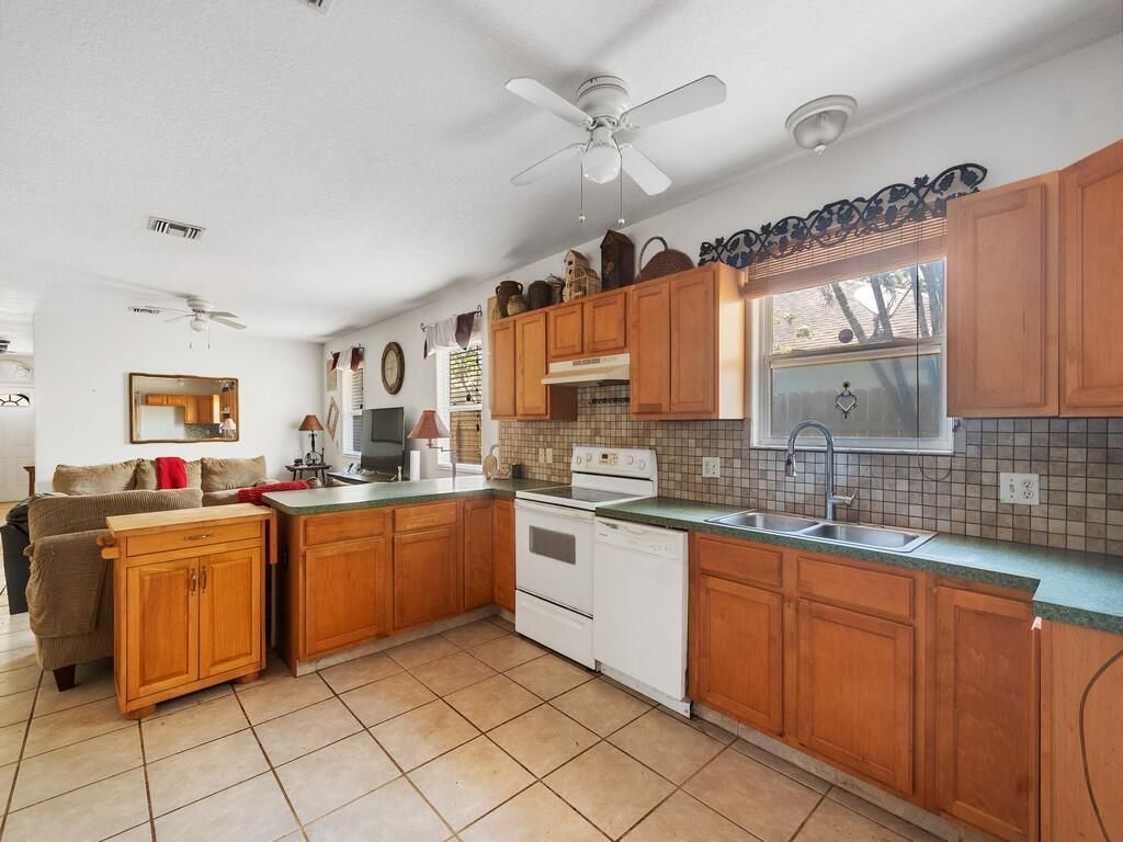 6055 7th Place, Vero Beach, FL 32968 Photo