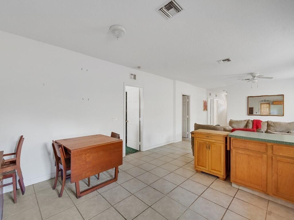 6055 7th Place, Vero Beach, FL 32968 Photo