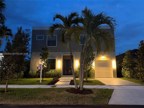 2240 SW 13th St , Miami, FL 33145