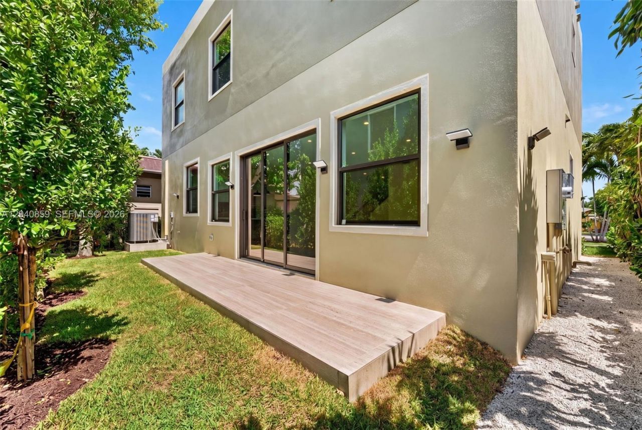 2240 SW 13th St, Miami, FL 33145 Photo