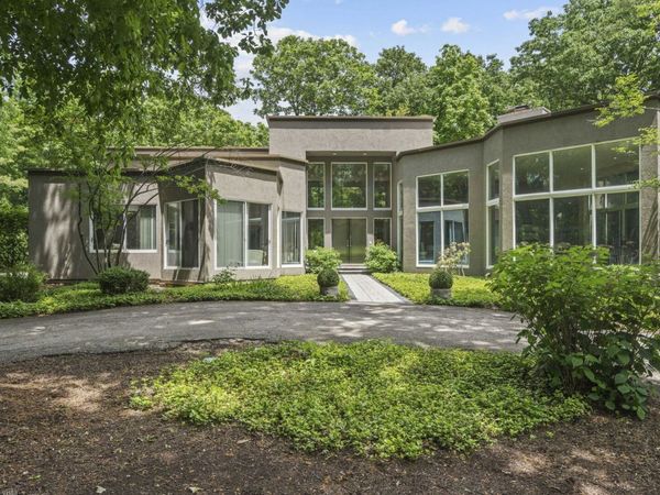 2 Dunsinane Lane , Bannockburn, IL 60015