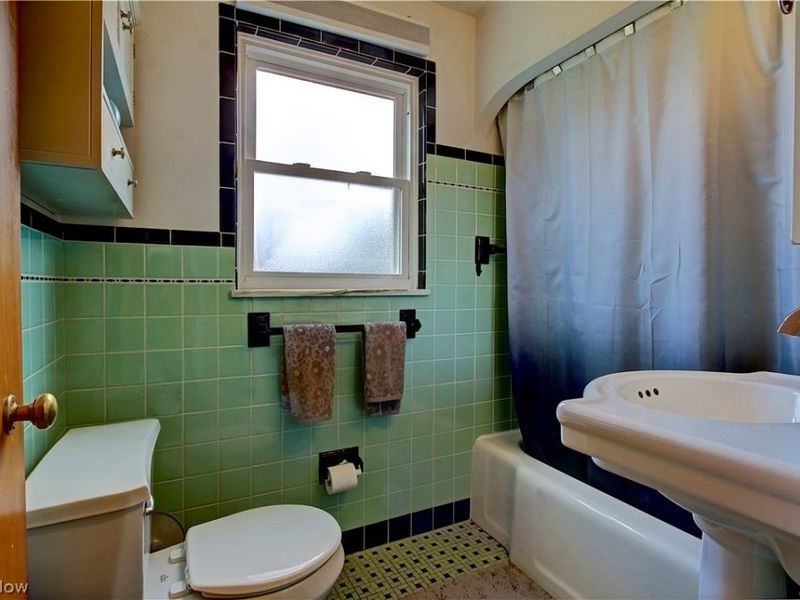 16204 W Park Road, Cleveland, OH 44111 Photo 21