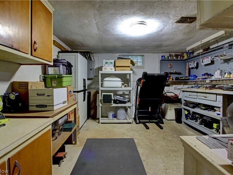 16204 W Park Road, Cleveland, OH 44111 Photo 29