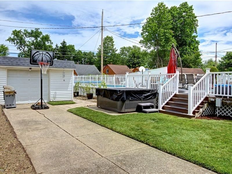 16204 W Park Road, Cleveland, OH 44111 Photo 31
