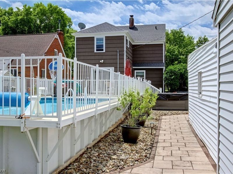 16204 W Park Road, Cleveland, OH 44111 Photo 35