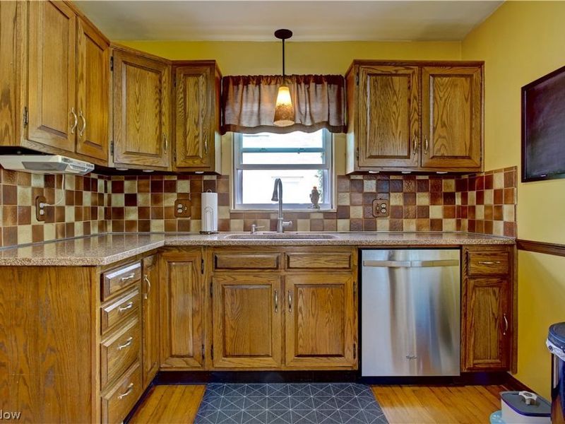 16204 W Park Road, Cleveland, OH 44111 Photo 9