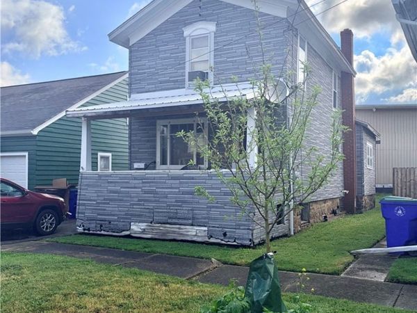 211 West Avenue , Medina, NY 14103