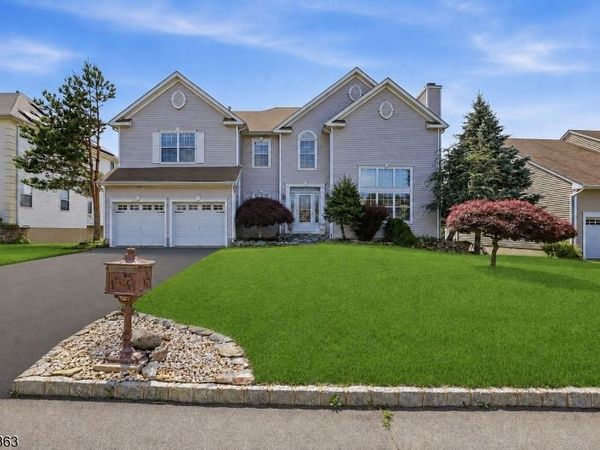 917 Timberline Dr, Jefferson, NJ 07849