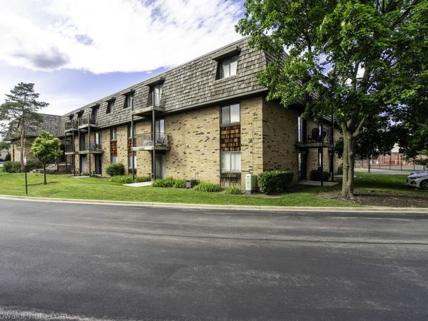 11 OAK CREEK Drive , Unit 1120, Buffalo Grove, IL 60089