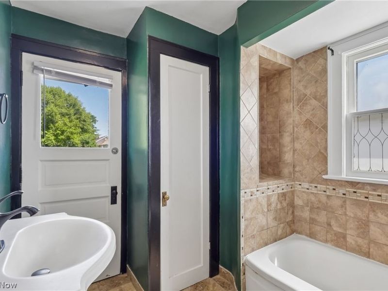 14606 Bartter Avenue, Cleveland, OH 44111 Photo 6