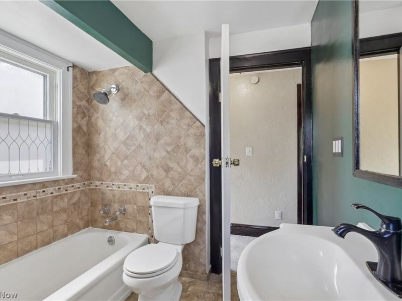 14606 Bartter Avenue, Cleveland, OH 44111 Photo 9