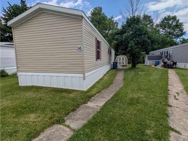 240 Cherry Bottom Glen , Elyria, OH 44035
