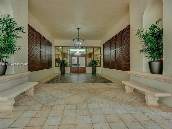 357 Almeria Ave , Unit 703, Coral Gables, FL 33134