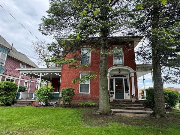 428 West Avenue , Elyria, OH 44035