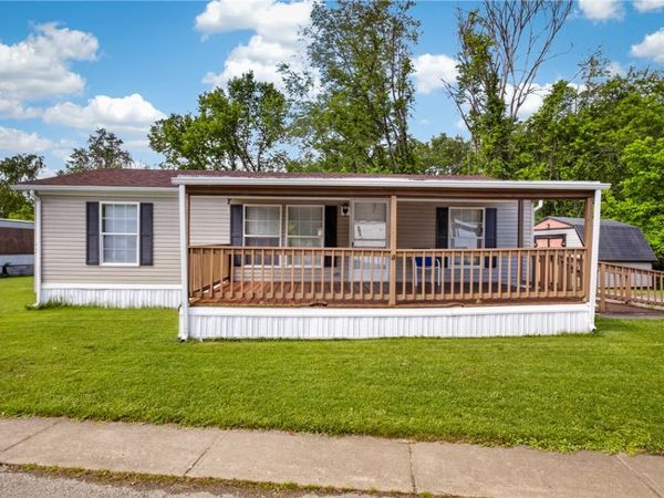 424 Castle Rd, Washington, PA 15301