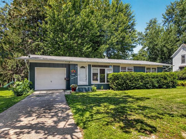 2 S Hannah Avenue , Mount Morris, IL 61054