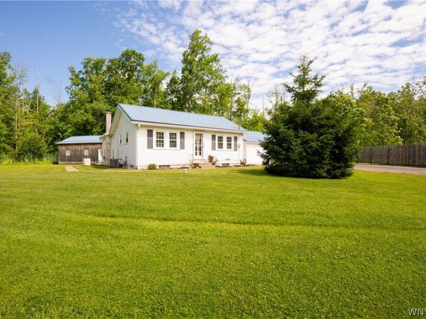 9578 Maplewood Street , Angola, NY 14006