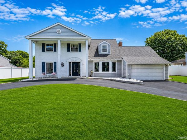 5 Priscilla Avenue , Holtsville, NY 11742