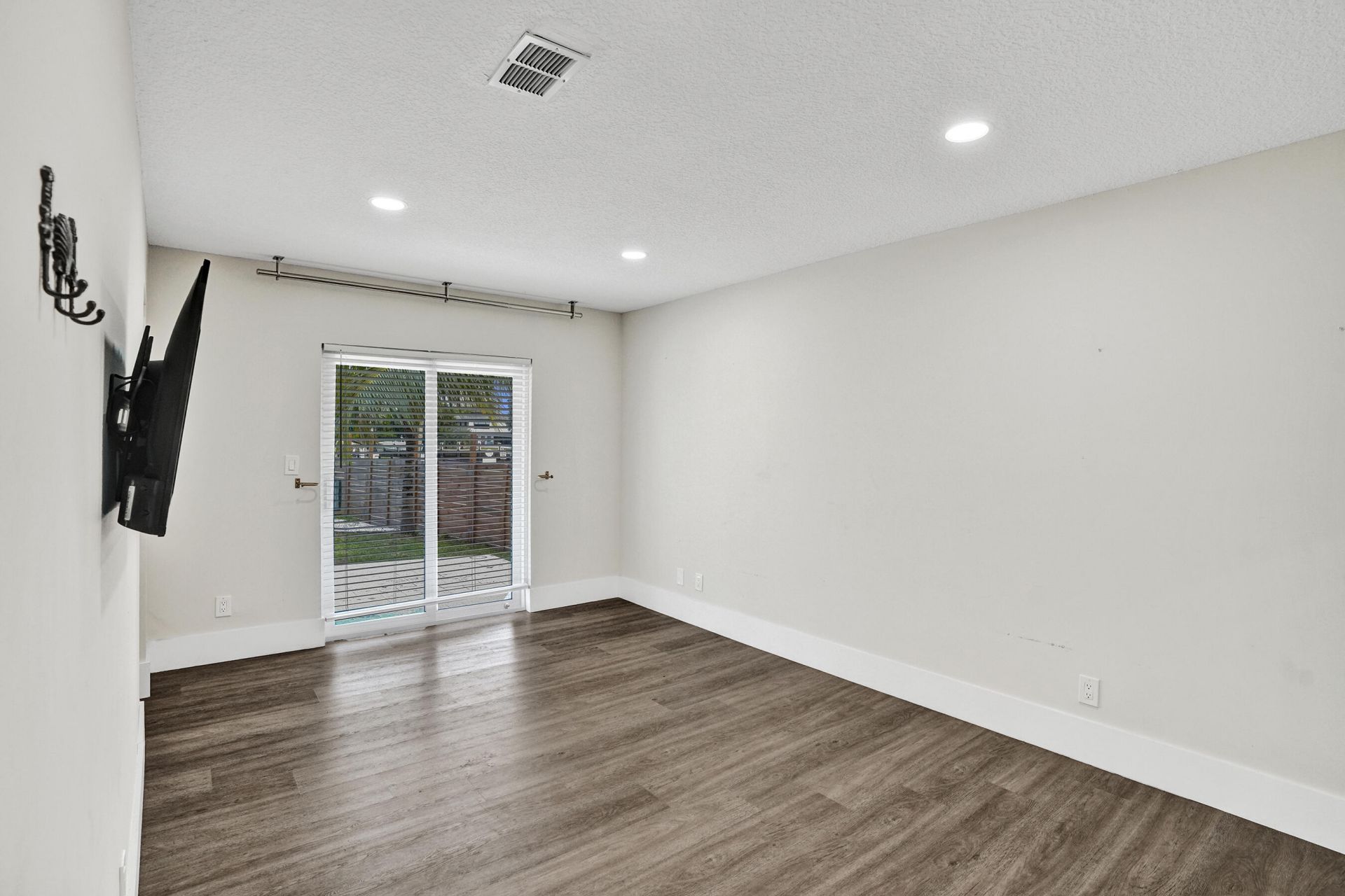 343 Layne Boulevard, Hallandale Beach, FL 33009 Photo