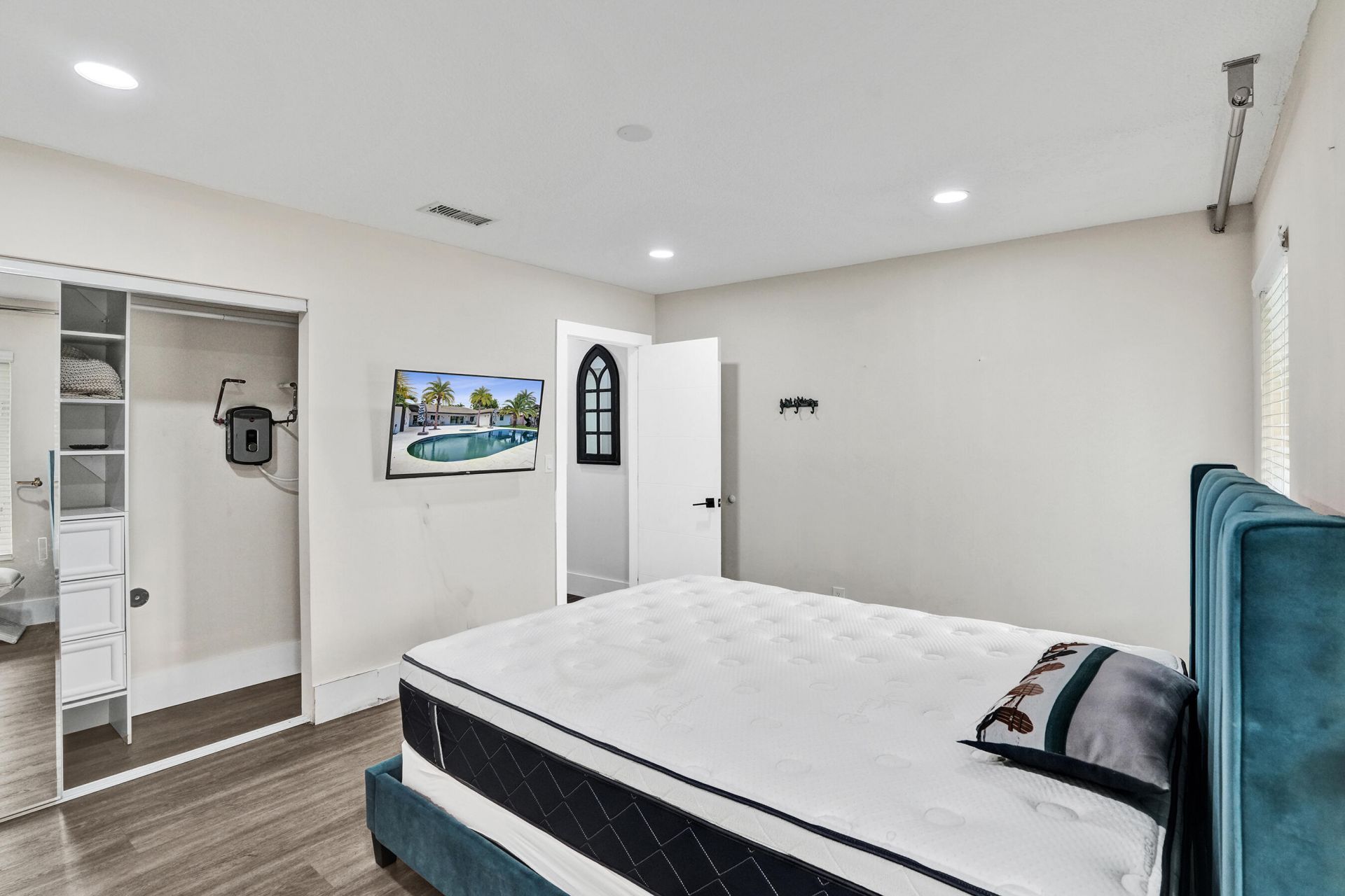 343 Layne Boulevard, Hallandale Beach, FL 33009 Photo