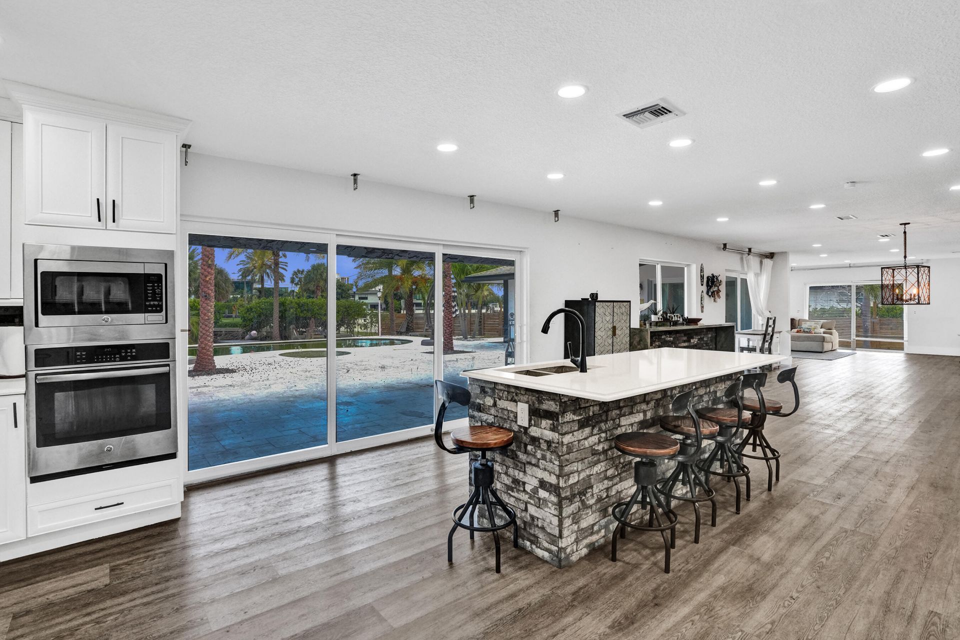 343 Layne Boulevard, Hallandale Beach, FL 33009 Photo