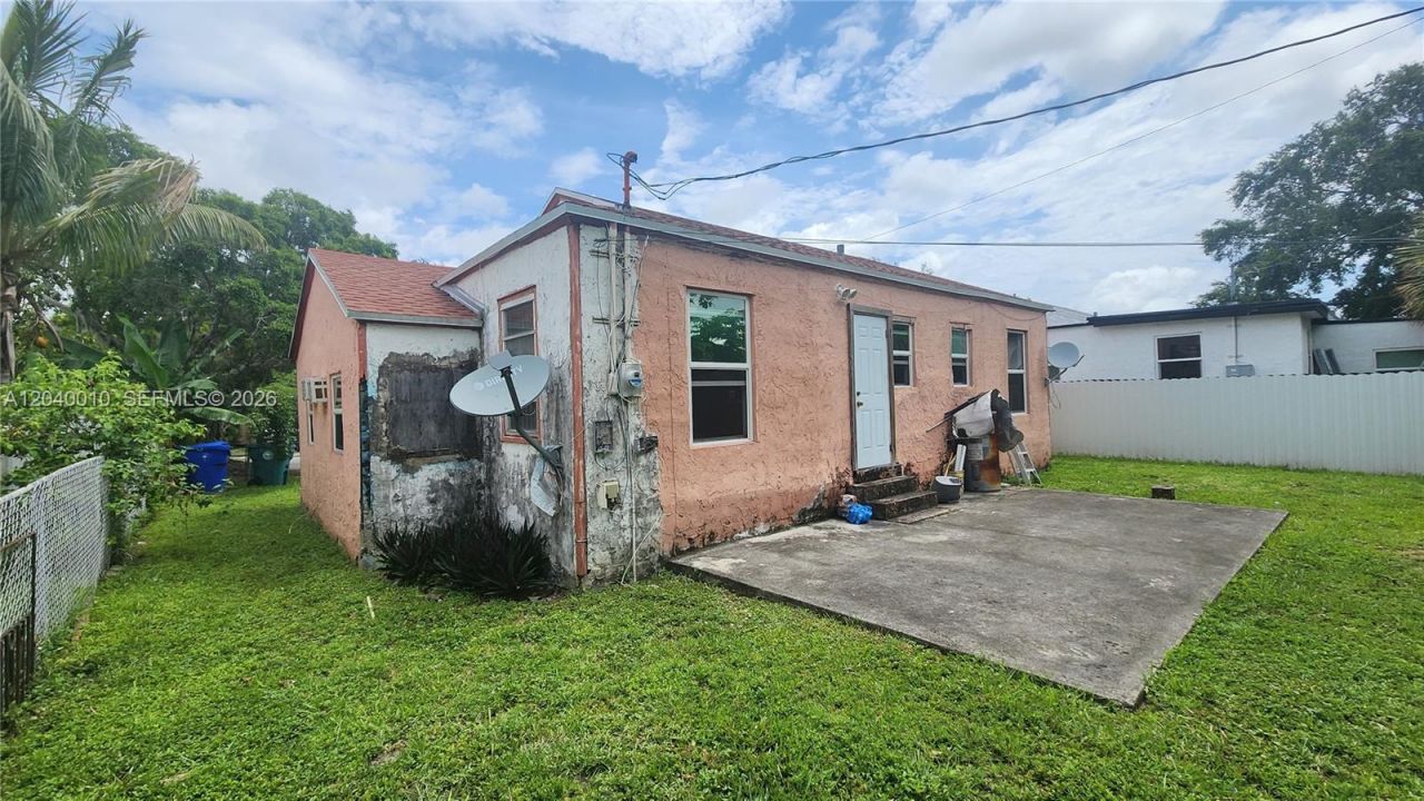 768 NW 65th St, Miami, FL 33150 Photo