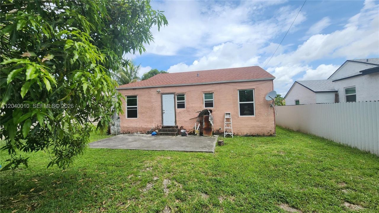 768 NW 65th St, Miami, FL 33150 Photo
