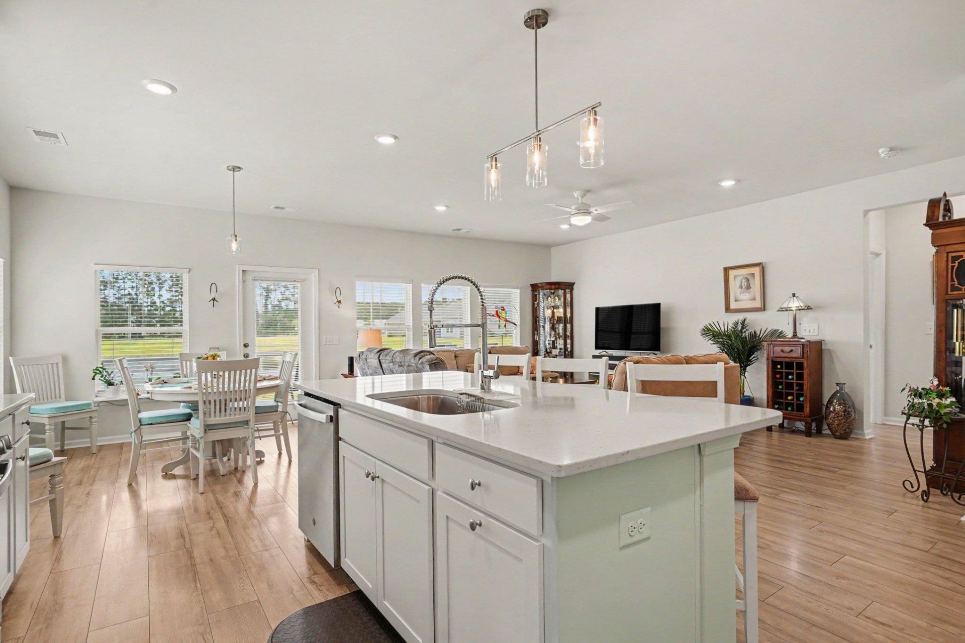 3048 Sistine St. Photo 10