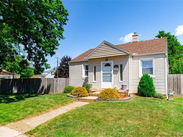 826 Goddard Street, Wyandotte, MI 48192