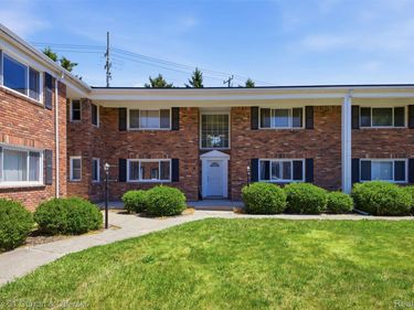 31831 Grand River Avenue, Unit 85, Farmington, Mi 48336