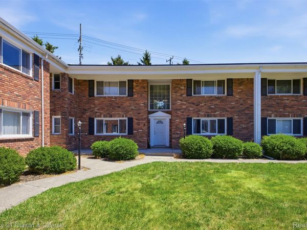 31831 Grand River Avenue, Unit 85, Farmington, Mi 48336