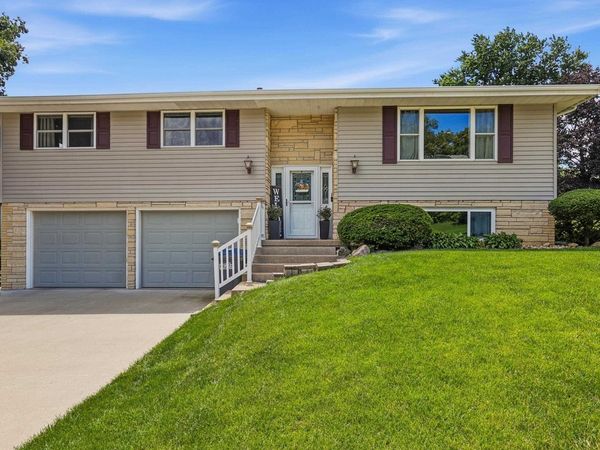 2786 Balboa Drive, Dubuque, IA 52001