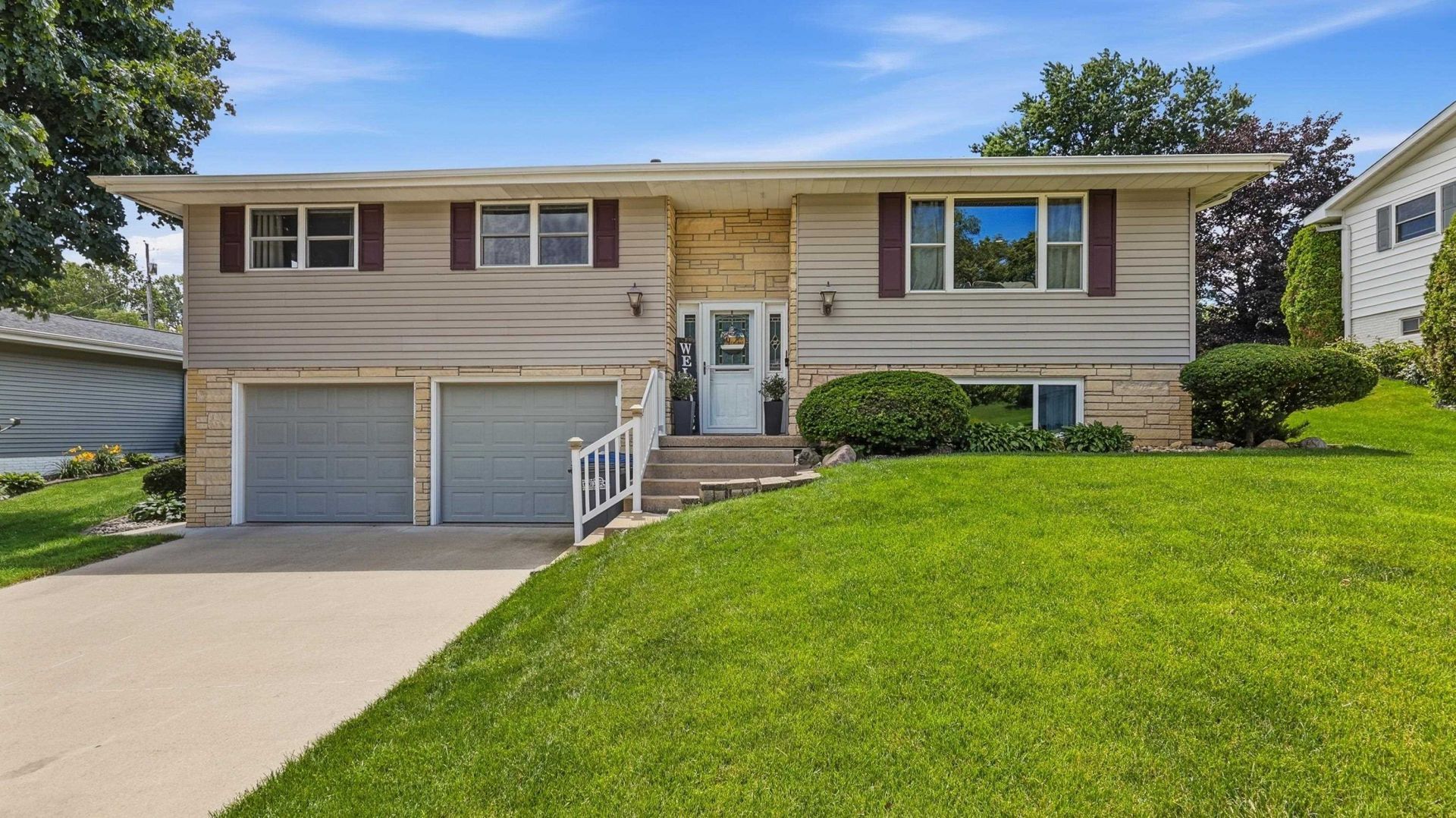 2786 Balboa Drive, Dubuque, IA 52001 Main Photo