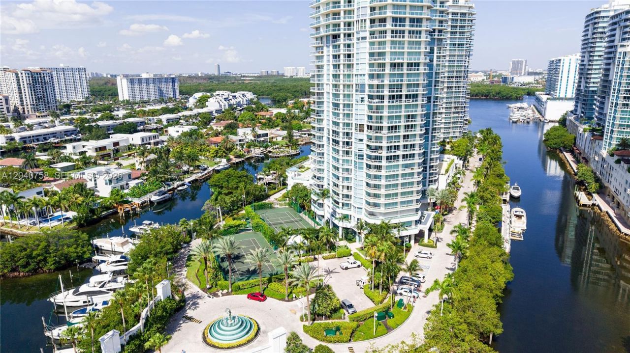 16400 Collins Ave, Unit TH-4, Sunny Isles Beach, FL 33160 Photo